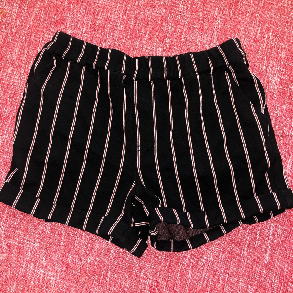 Stripe pattern shorts